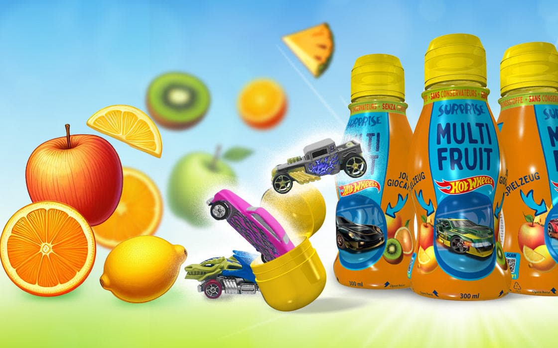 Lahve Surprise Drinks s Hot Wheels mezi ovocem a autíčka vyskakující ze žluté kapsle